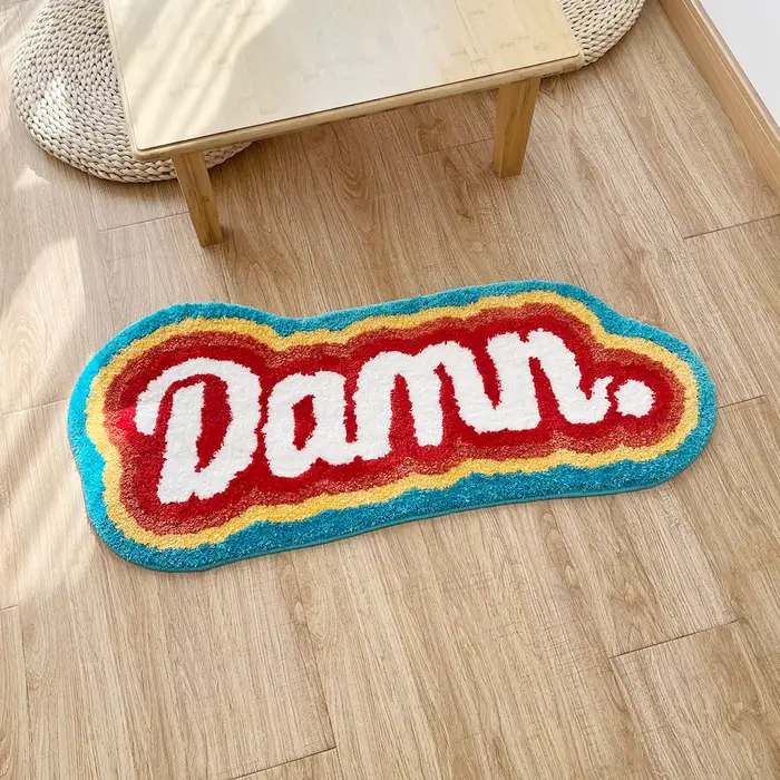 LAKEA – tapis de sol 100 fait à la main avec des éléments en lettres