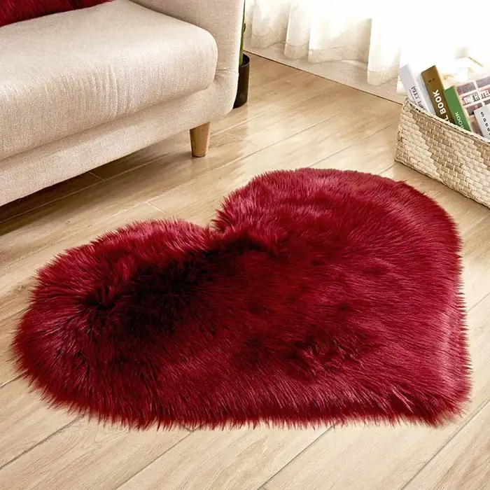 Tapis en fausse fourrure en forme de cœur pour chambre à coucher