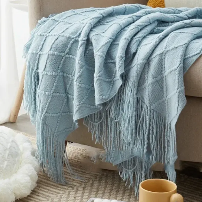 Jeté en tricot bleu pour lits avec pompon, gris bleu uni, texture plaid, housse de canapé, décoration nordique pour la fin du lit, jeté doux pour la sieste