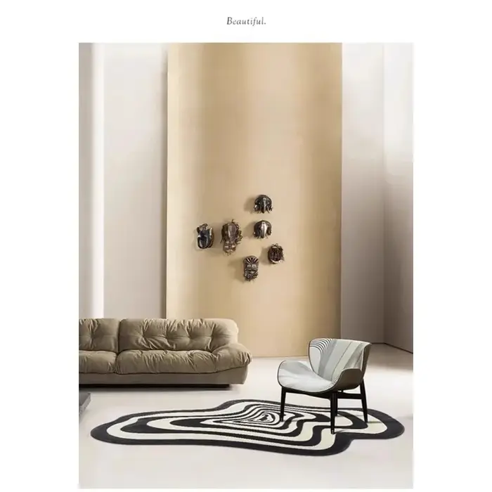 Tapis à rayures noires et blanches pour salon