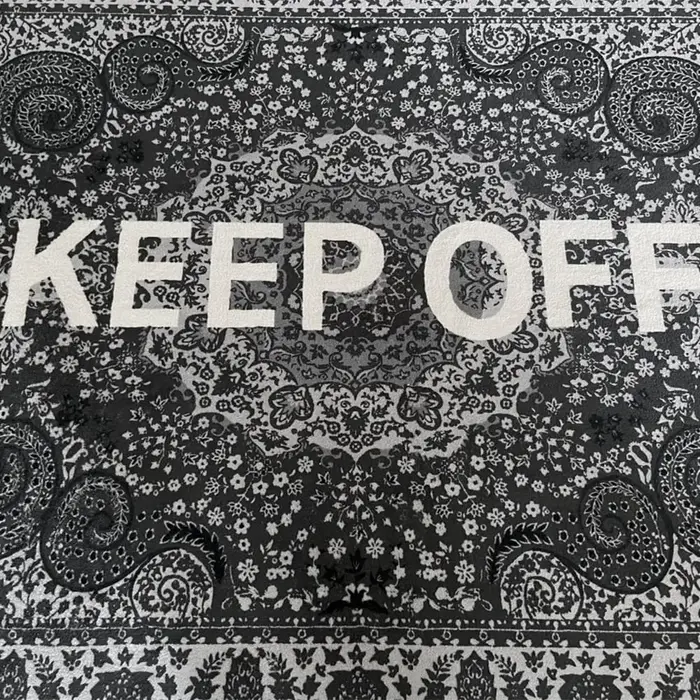 Tapis Paisley inspiré de Virgil Abloh « KEEP OFF » à motif noir et blanc