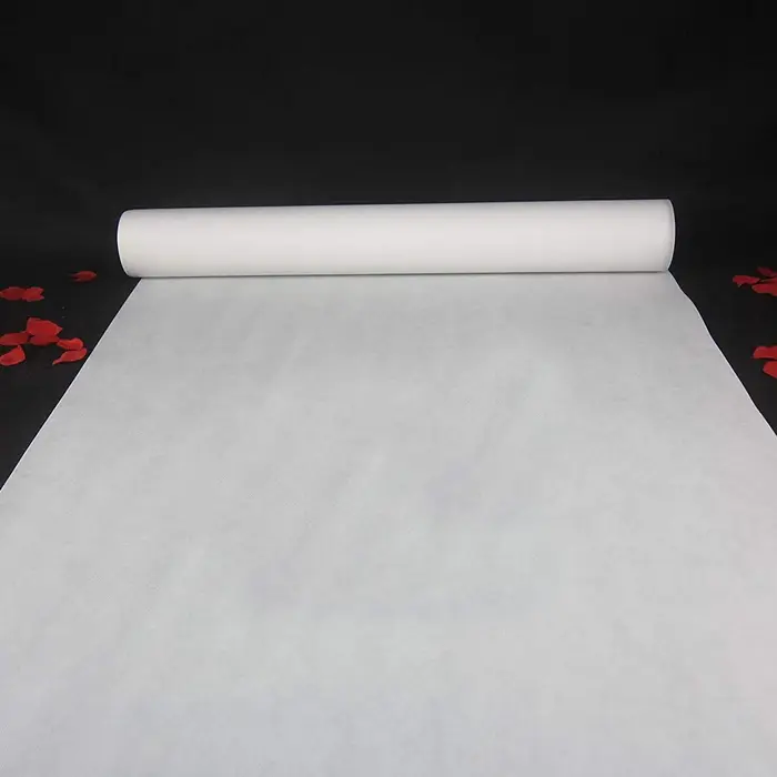 Tapis blanc antidérapant pour couloir de mariage