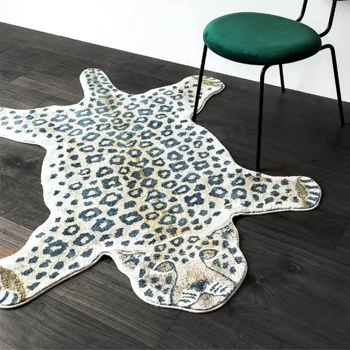Tapis à motif léopard sauvage VIKAMA - Conception de griffes