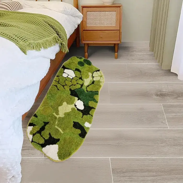 Tapis VIKAMA à imprimé mousse irrégulier