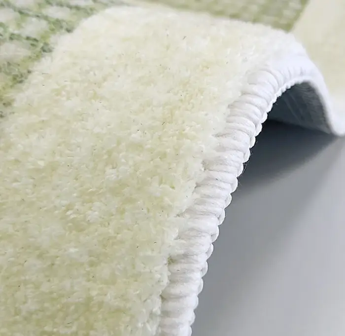 Tapis de forme irrégulière pour chambre à coucher
