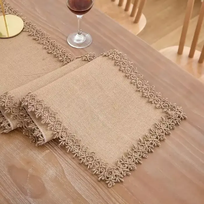 Chemin de Table en Jute Naturel avec Glands