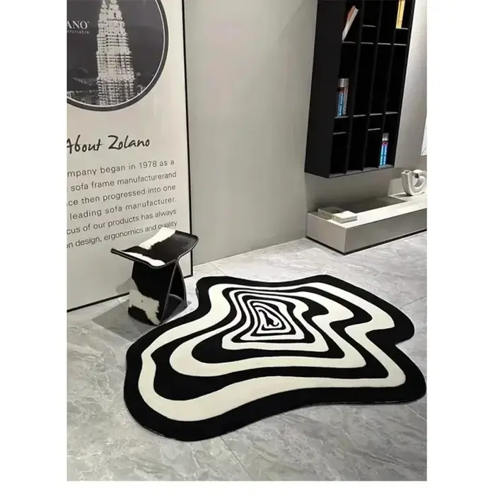 Tapis à rayures noires et blanches pour salon