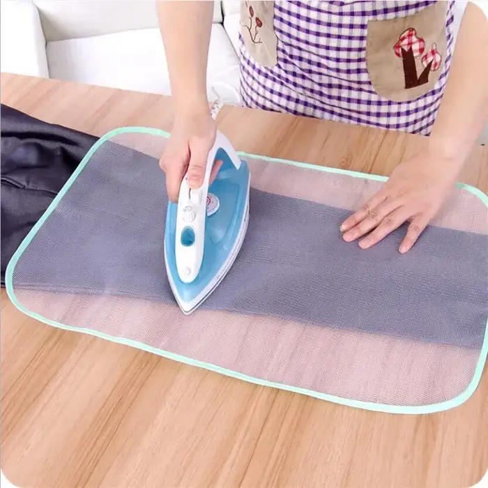 Housse de protection en maille isolante pour planche à repasser