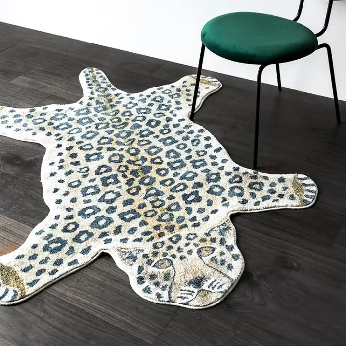 Tapis rose à motif léopard