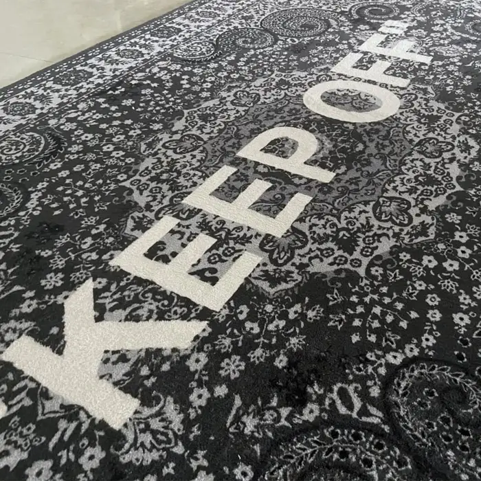 Tapis Paisley inspiré de Virgil Abloh « KEEP OFF » à motif noir et blanc