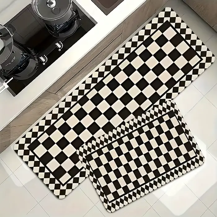 Tapis à carreaux noir et blanc