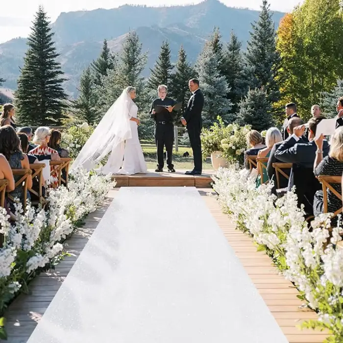 Tapis blanc scintillant romantique pour mariage