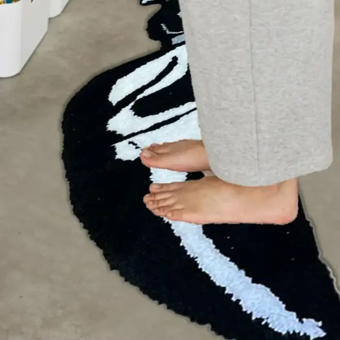 Tapis de chevet motif crâne et couteau