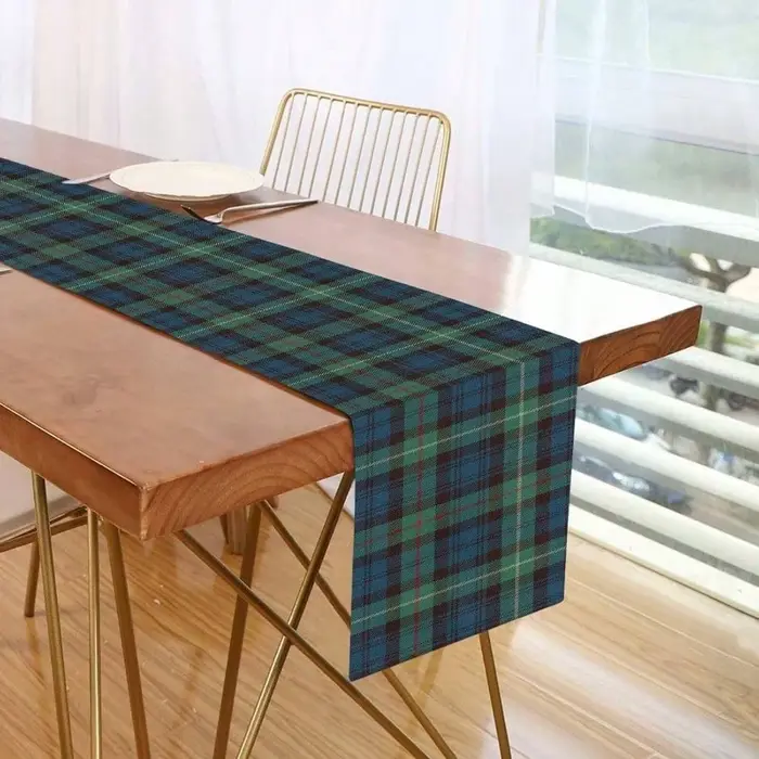 Chemin de table à motif tartan | Plaid noir bleu | Décor extérieur et d'automne | Polyvalent pour chambre à coucher et table à manger (impression plate)