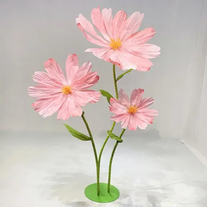 Fleurs artificielles géantes en papier
