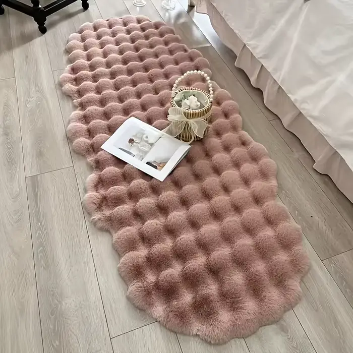 Un tapis de chambre à coucher blanc en peluche