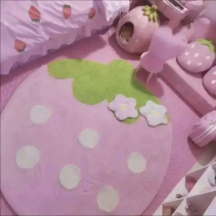 Tapis en peluche fraise mignon