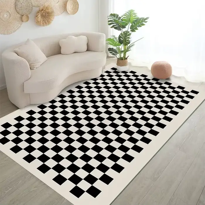 Tapis moelleux en damier noir et blanc
