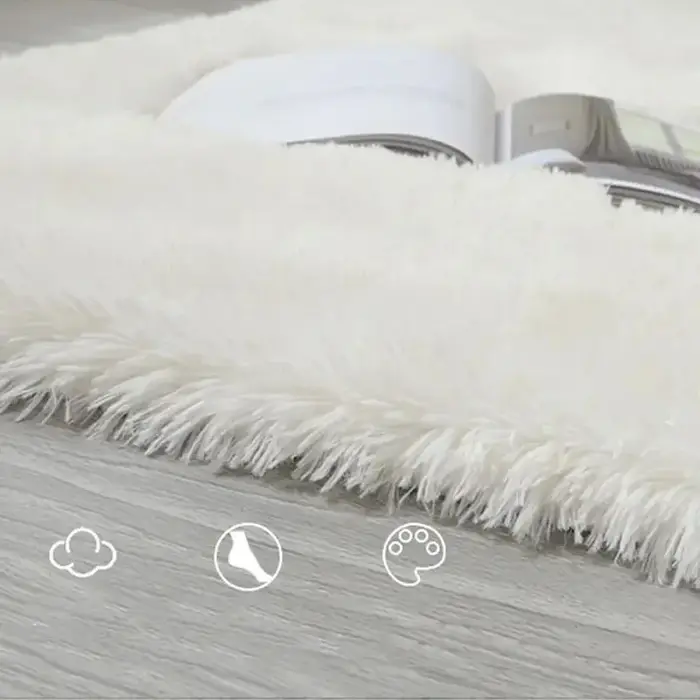 Tapis shaggy minimaliste VIKAMA au toucher soyeux