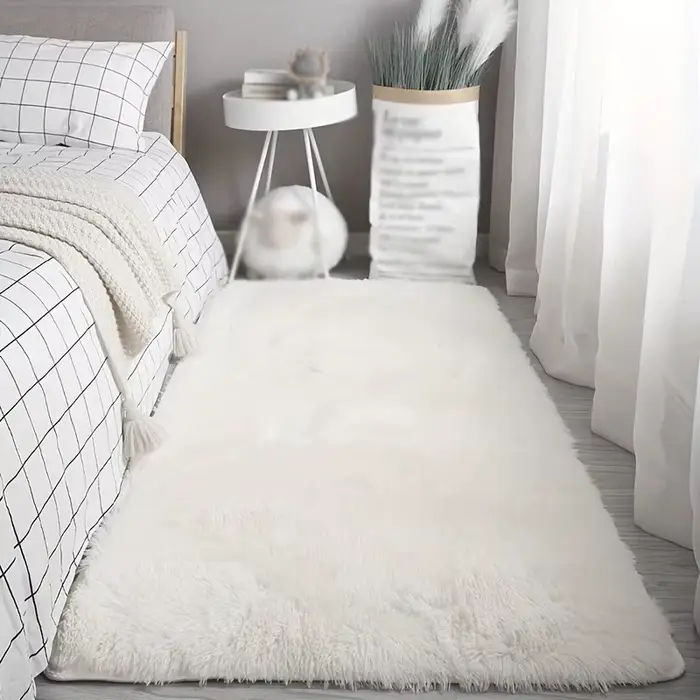 Tapis uni minimaliste VIKAMA