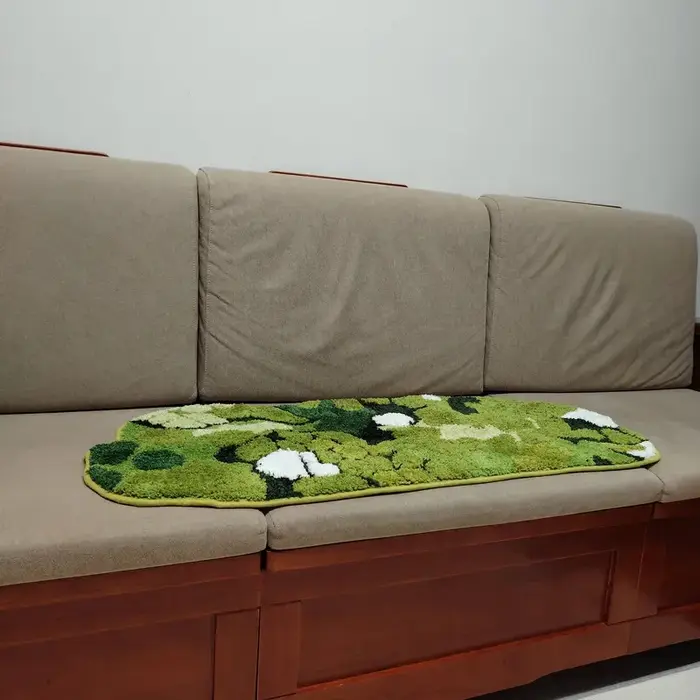 Tapis VIKAMA à imprimé mousse irrégulier