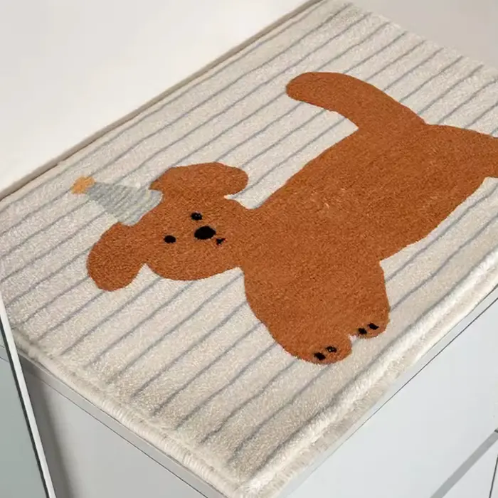 Tapis de salle de bain court en polaire imprimé chiot rayé