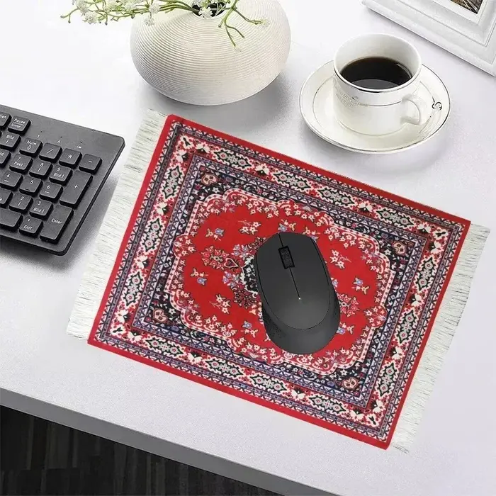 Tapis persan tissé à motif floral