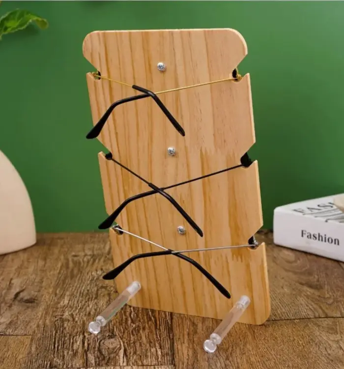 Panneau en bois avec présentoir de lunettes en bois acrylique transparent